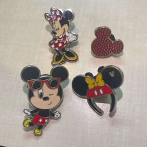 🔵🔵 Disney’s Minnie and Mickey Mouse Trading Pins - Lot of 4